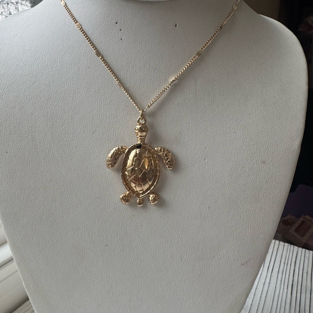 Gold Turtle Pendant Necklace - Picture 7 of 8